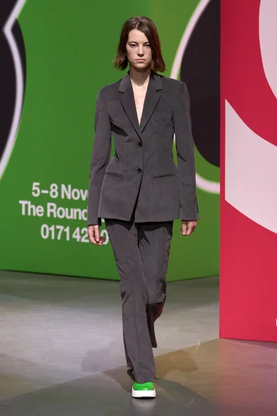 Look 10